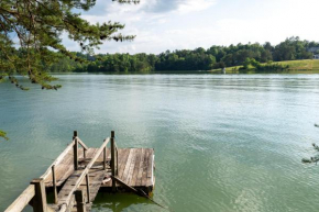 Lakefront Cottage